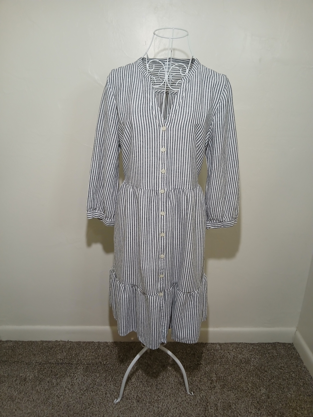 Old Navy White & Gray Striped V-neck Button-Front Tiered 3/4 Sleeve Dress M